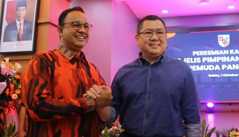 Potret Anies Baswedan Pakai Batik Motif Loreng Khas Pemuda Pancasila - Bagian 2