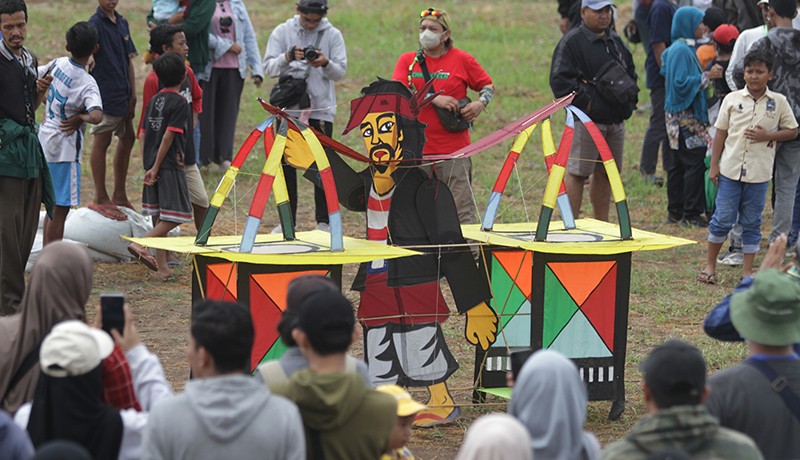 Festival Layang-Layang Internasional, Ada Berbentuk Pedagang Sate Madura - Bagian 1