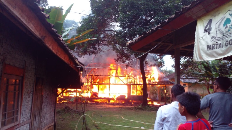 Penghuni Main ke Tetangga, Rumah Semipermanen di Surade Sukabumi Ludes Terbakar