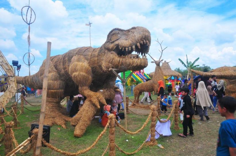 Warga Antusias Kunjungi Festival Jerami di Grobogan - Bagian 2