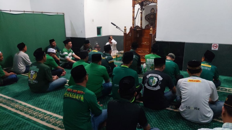 Bonek dan PKB Gelar Salat Gaib dan Tahlil untuk Korban Tragedi Kanjuruhan