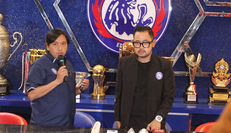 Siap Bertanggung Jawab, Gilang Bos Arema FC Menangis atas Tragedi Kanjuruhan - Bagian 3