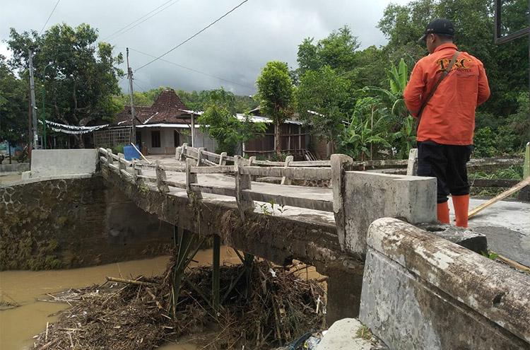 BPBD Bantul Catat 36 Titik Tanah Longsor dan Pohon Tumbang, Satu Jembatan Rusak
