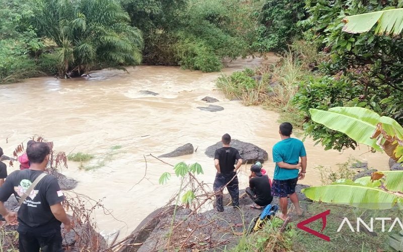 Tim SAR Gabungan Cari 1 Perempuan Terseret Arus Sungai Rewod di Ciracap Sukabumi