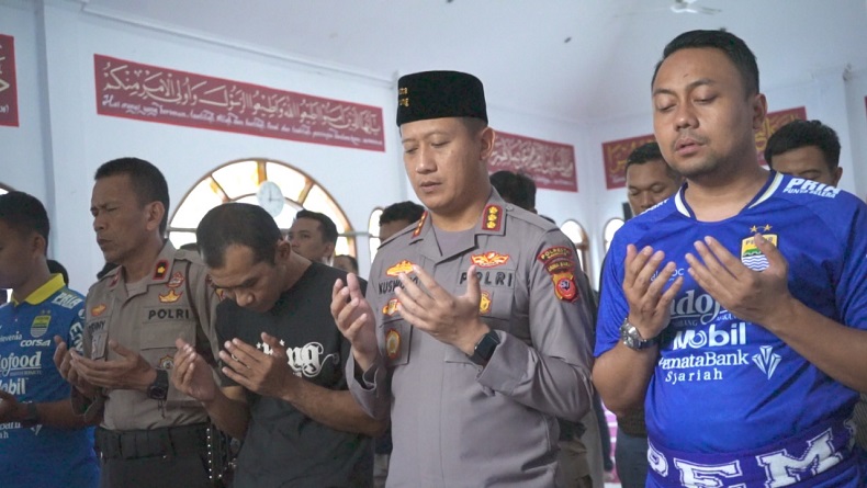 Tragedi Kanjuruhan, Polresta Bandung Gelar Salat Gaib Bersama Bobotoh