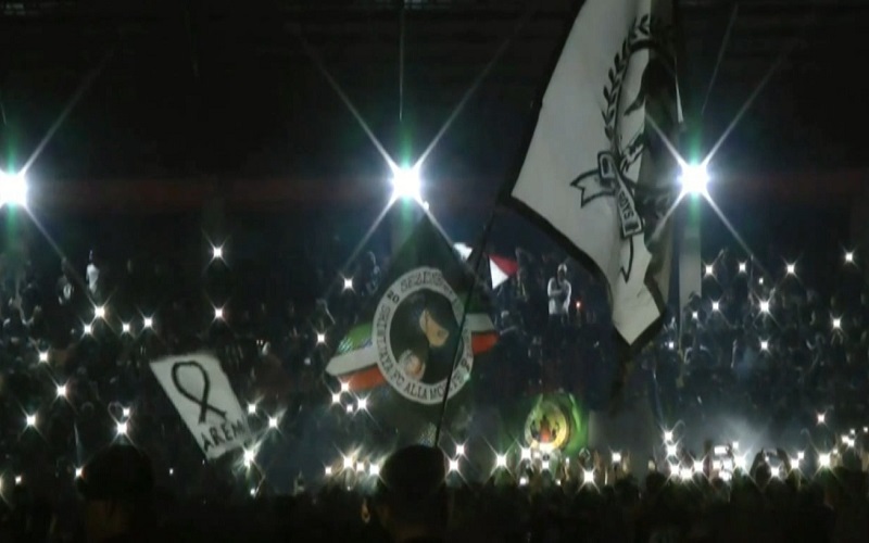 Suporter SFC Gelar Malam Berkabung Doakan Korban Tragedi Kanjuruhan  