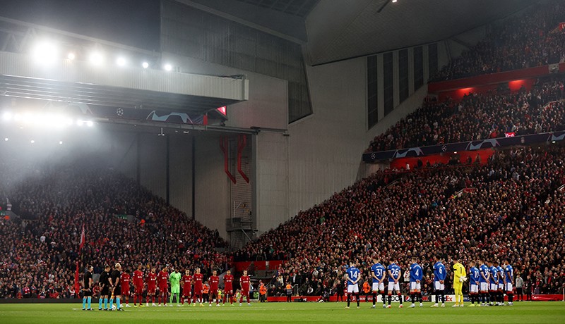 Momen Hening di Anfield saat Laga Liverpool vs Rangers untuk Korban Tragedi Kanjuruhan - Bagian 2