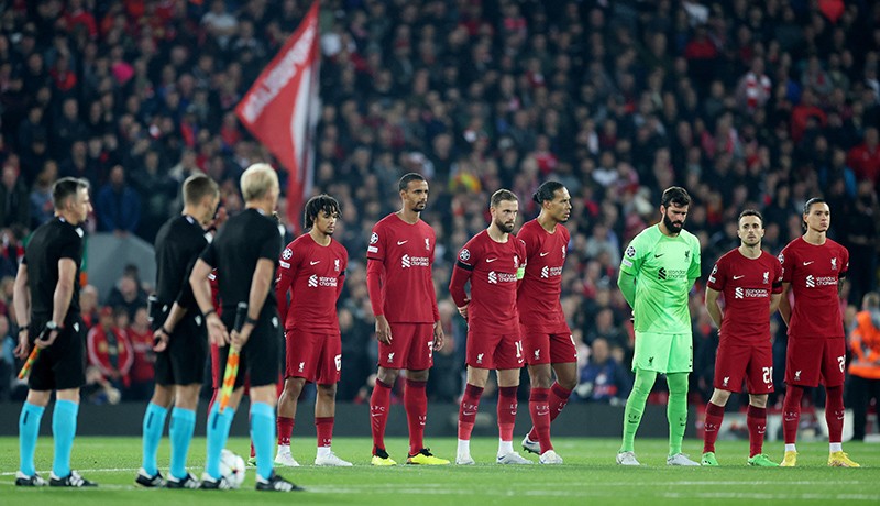 Momen Hening di Anfield saat Laga Liverpool vs Rangers untuk Korban Tragedi Kanjuruhan - Bagian 3