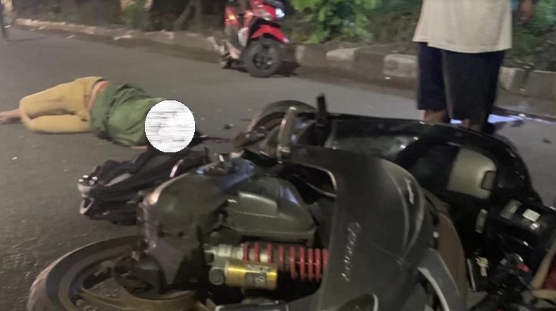 Diduga Ngantuk, Pemotor Tewas Usai Hantam Belakang Truk di Sidoarjo