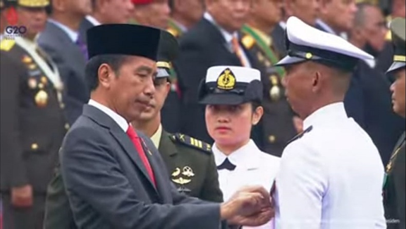 Presiden Jokowi Anugerahkan Tanda Kehormatan kepada 3 Prajurit TNI