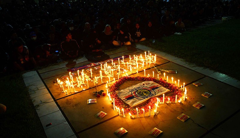 Ribuan Suporter Sepak Bola Indonesia Bersatu, Tuntut Usut Tuntas Tragedi Kanjuruhan - Bagian 2