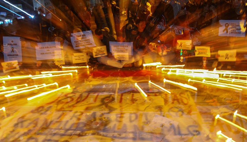 Solidaritas Korban Tragedi Kanjuruhan, Suporter Ultras Garuda Nyalakan 1.000 Lilin - Bagian 3