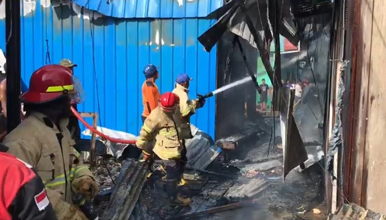 Kebakaran Kampung Nelayan di Jayapura Diduga Berasal dari Rumah Pedagang Bensin