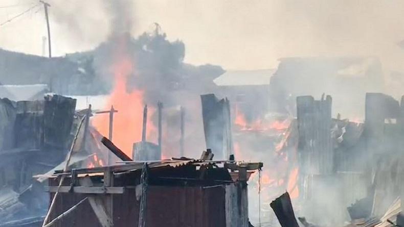 Kebakaran di Kampung Nelayan Jayapura, 14 Rumah Ludes Dilalap Api, 2 Warga Terluka