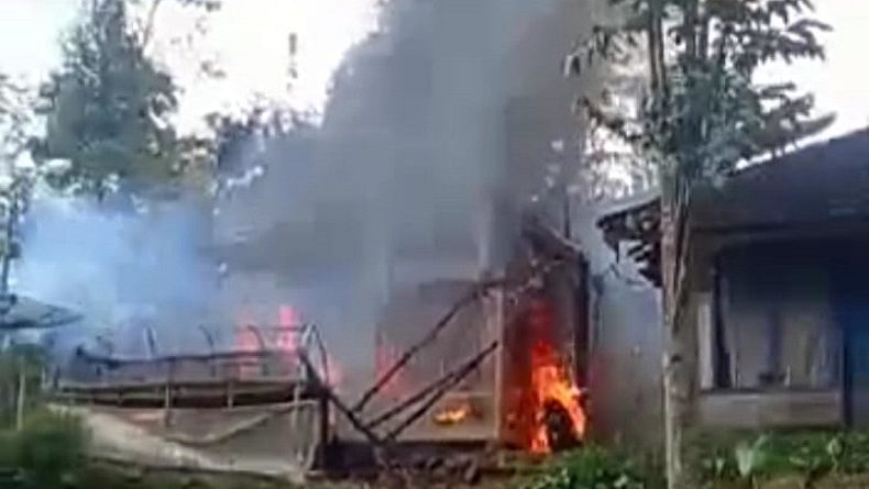 Akibat Lupa Cabut Charger HP, Rumah dan 2 Motor di Banjarwangi Garut Ludes Terbakar