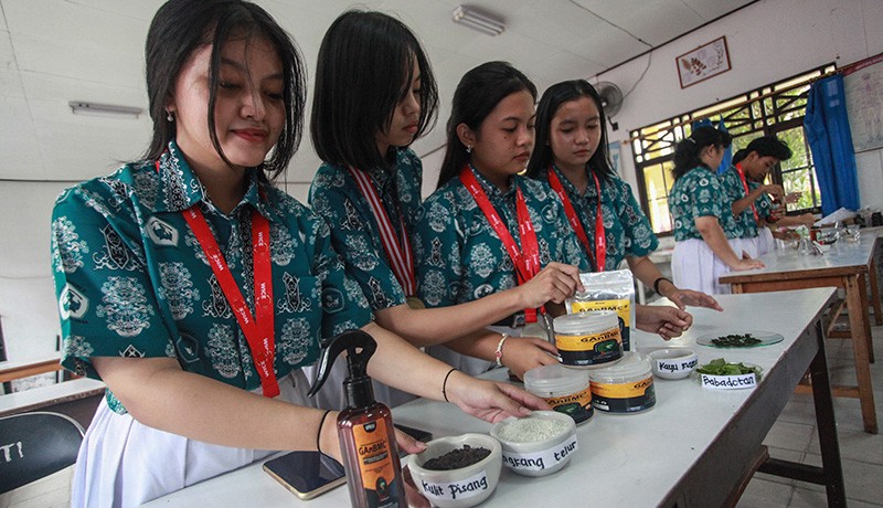 Keren, Siswa SMA Palangkaraya Sabet 2 Medali Emas WICE 2022 di Malaysia - Bagian 2