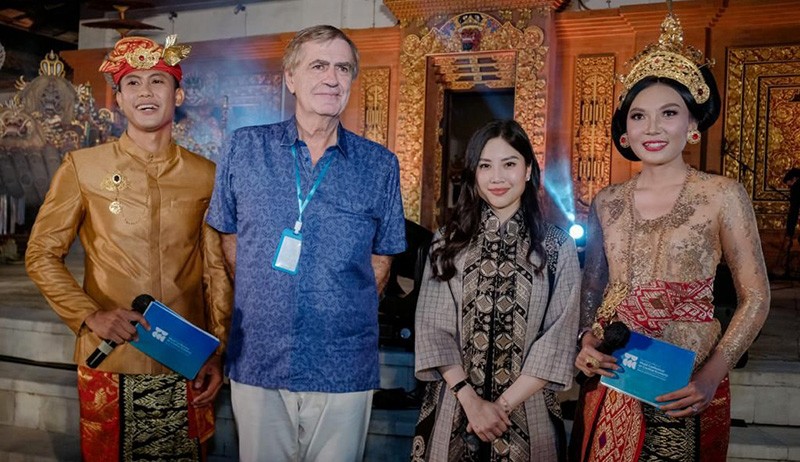 Wamenparekraf Tampil Anggun saat Hadiri Welcoming Dinner Delegasi WCCE di Bali - Bagian 3