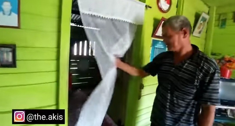  Rumah Ini Berdiri di Atas Dua Negara, Ruang Tamu di Indonesia Dapurnya Masuk Malaysia