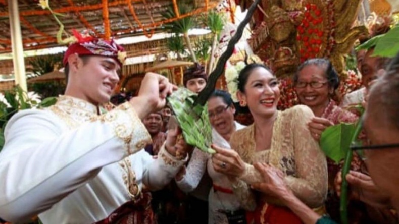 4 Artis Menikahi Orang Bali, Ada yang Bersuami Bangsawan Ubud