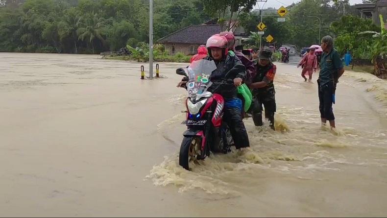 Jalan Nasional Lintas Cianjur Selatan Terendam, Kantor Koramil Kebanjiran