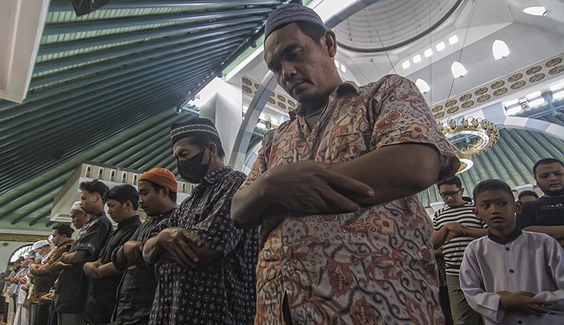Ribuan Jemaah Sholat Gaib di Semarang Doakan Korban Tragedi Kanjuruhan - Bagian 2