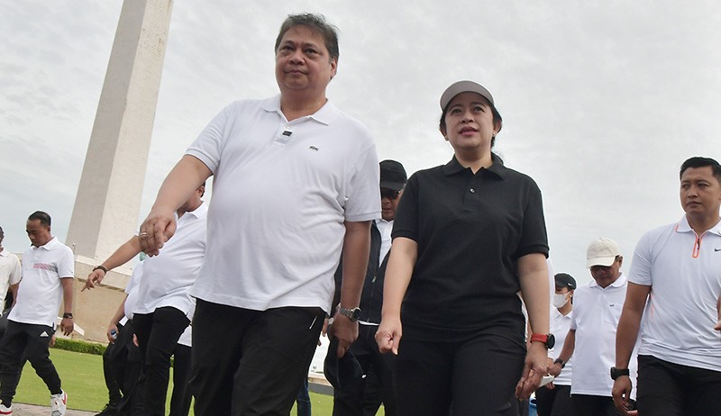 Momen Puan Maharani - Airlangga Hartarto Jalan Santai Sambil Bahas Pemilu 2024 - Bagian 2