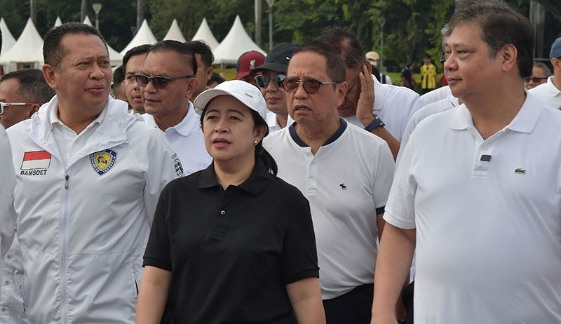 Momen Puan Maharani - Airlangga Hartarto Jalan Santai Sambil Bahas Pemilu 2024 - Bagian 3