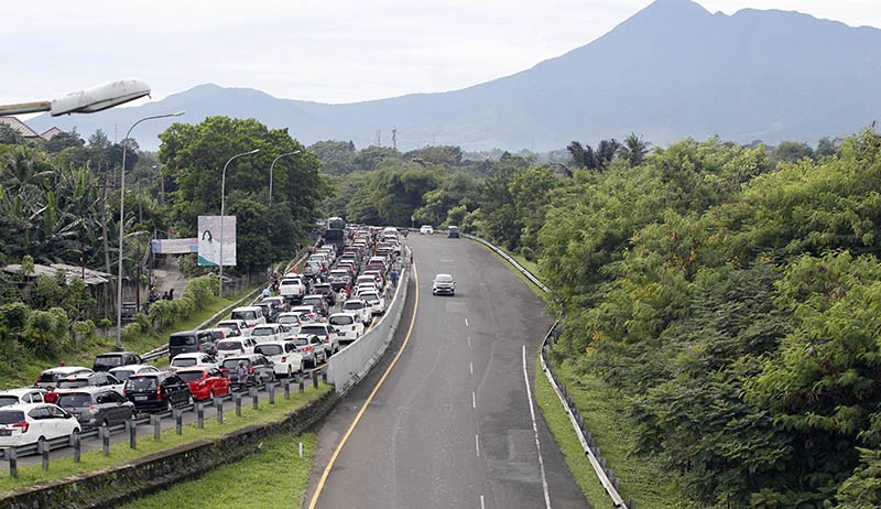 Libur Maulid Nabi Muhammad SAW, Kawasan Puncak Macet Panjang - Bagian 2