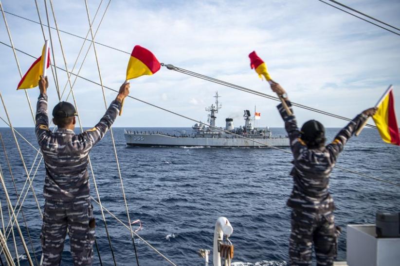 KRI Abdul Halim Perdanakusuma-355 dan KRI Bima Suci-945 Gelar Latihan Passex di Laut Flores - Bagian 2
