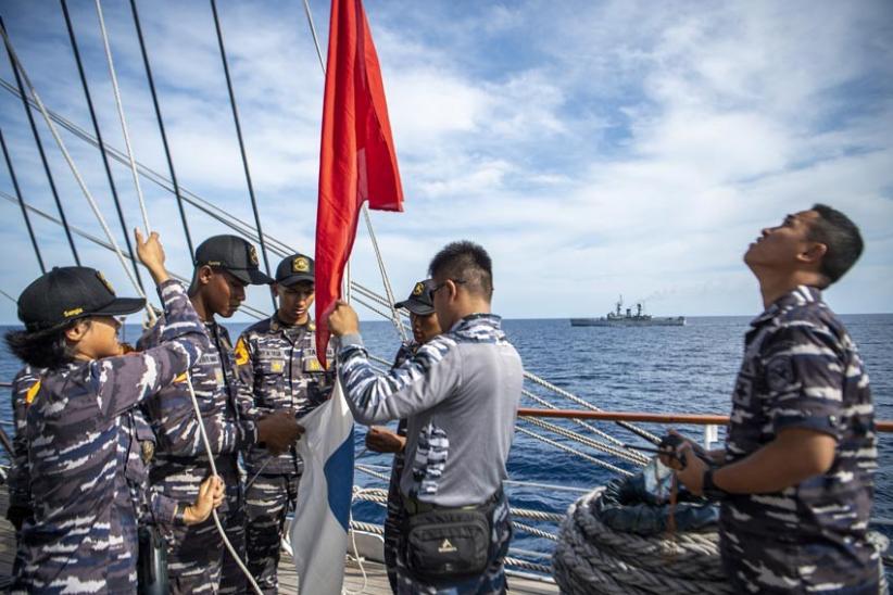 KRI Abdul Halim Perdanakusuma-355 dan KRI Bima Suci-945 Gelar Latihan Passex di Laut Flores - Bagian 3