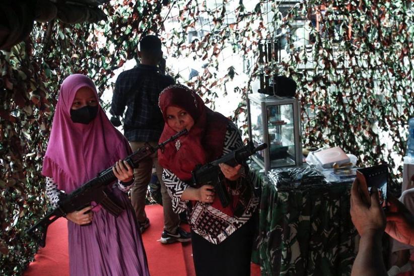 Potret Antusiasme Warga Palembang Saksikan Pameran Alutsista TNI  - Bagian 4