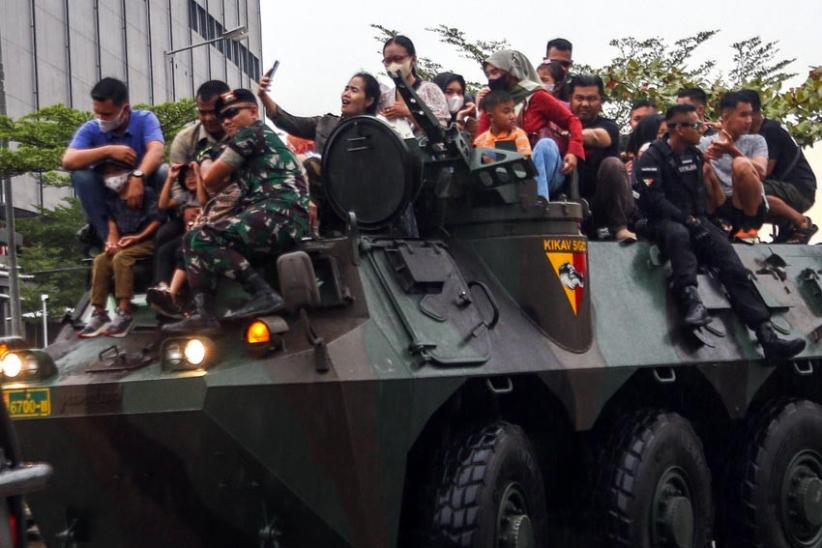 Potret Antusiasme Warga Palembang Saksikan Pameran Alutsista TNI  - Bagian 2