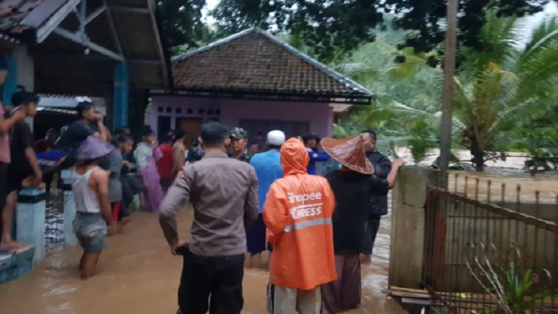title Banjir di Lebak Banten Sebabkan Tanah Longsor, Tersebar di 45 Titik Banjir di Lebak Banten Sebabkan Tanah Longsor, Tersebar di 45 Titik