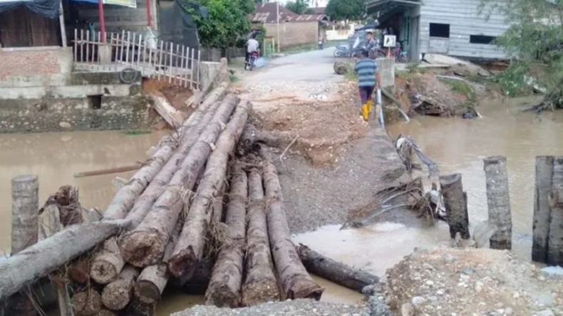 Diterjang Banjir, Jembatan di Aceh Timur Rusak 