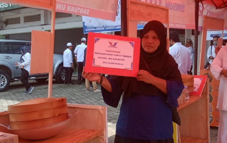 Dapat Bantuan Tenda Partai Perindo, Pelaku UMKM Jambi Senang Bisa Tambah Penghasilan