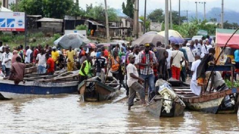Perahu Terbalik gegara Kelebihan Muatan, 76 Orang Tewas