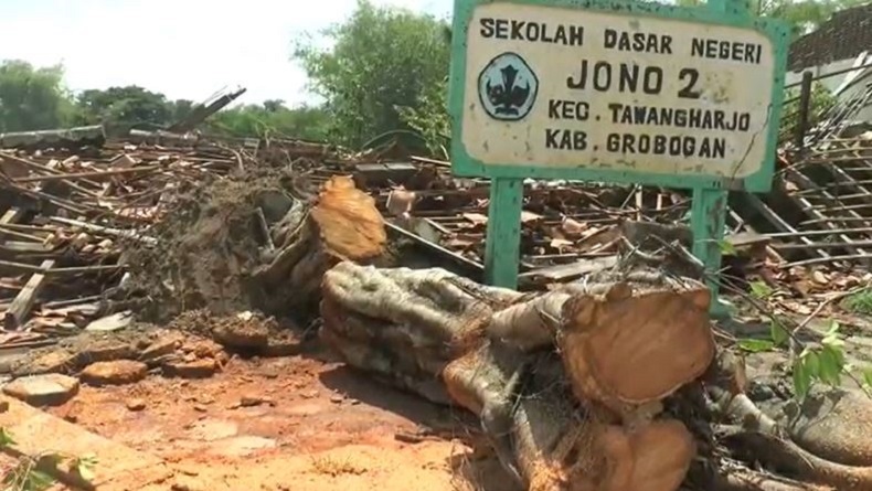Bangunan SD di Grobogan Ambruk saat Hujan Es dan Puting Beliung, Siswa Diliburkan