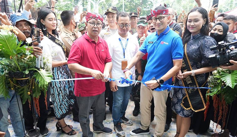 Sandiaga Uno Resmikan Taman Rekreasi The Carnival di Nganjuk Jatim - Bagian 1