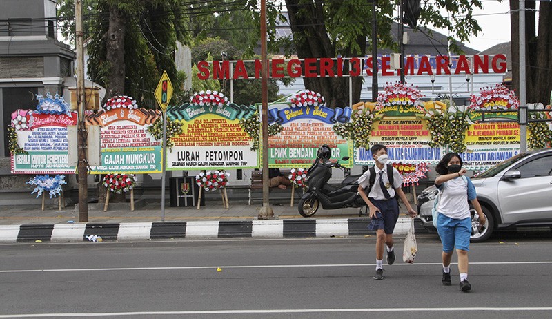 Karangan Bunga Ucapan Selamat untuk Hendrar Prihadi Hiasi Kota Semarang - Bagian 1