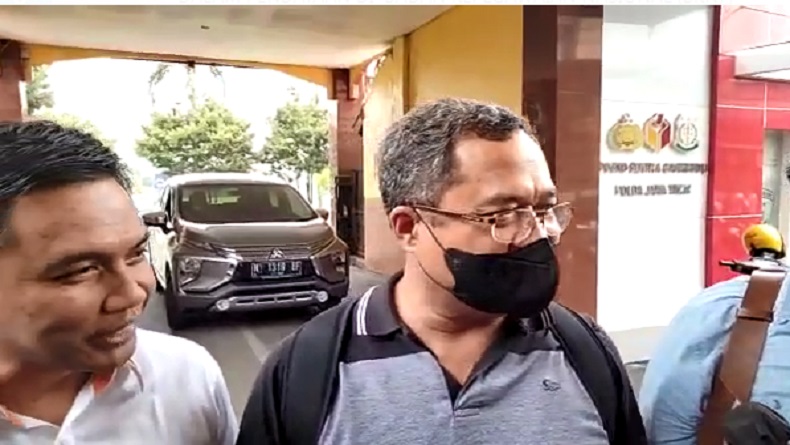 title Tersangka Tragedi Kanjuruhan Abdul Haris Diperiksa di Polda Jatim: Saya Hormati Proses Hukum Tersangka Tragedi Kanjuruhan Abdul Haris Diperiksa di Polda Jatim: Saya Hormati Proses Hukum