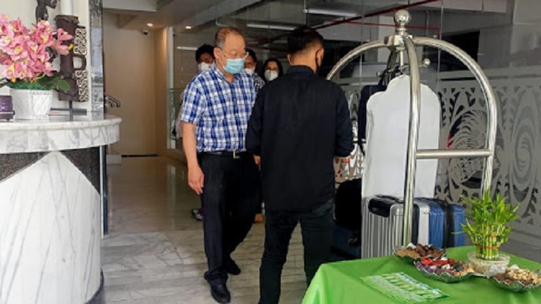 title Periksa Kesehatan Lukas Enembe, Tim Dokter Spesialis dari Singapura Tiba di Jayapura Periksa Kesehatan Lukas Enembe, Tim Dokter Spesialis dari Singapura Tiba di Jayapura