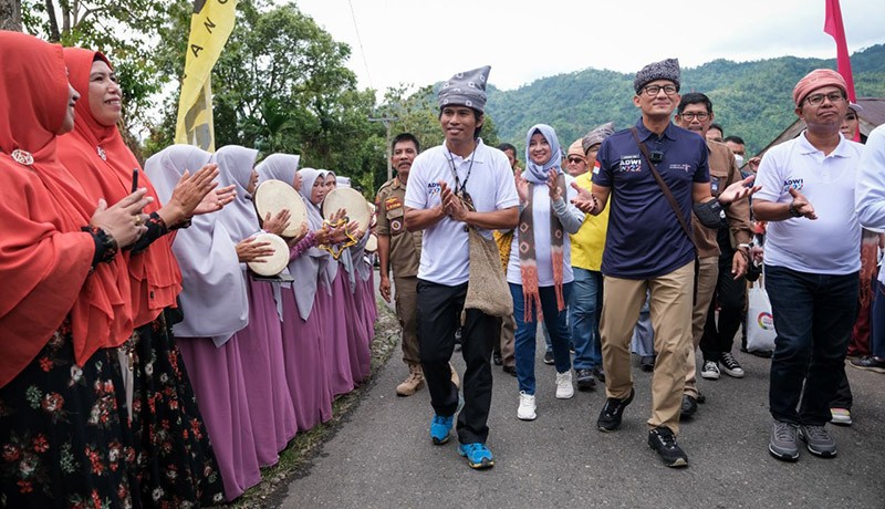 Dipasangkan Capres-Cawapres 2024, Sandiaga Uno Ingat Pesan Jokowi: Konsentrasi, Hadir di Tengah Masyarakat - Bagian 1