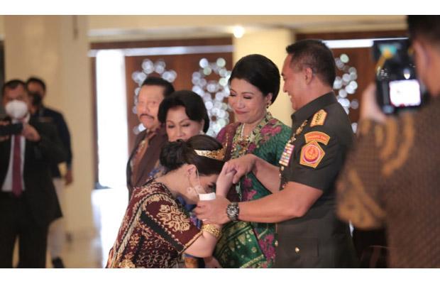  Momen Bahagia Jenderal Andika Perkasa Menyaksikan Anaknya Disumpah Jadi Dokter 