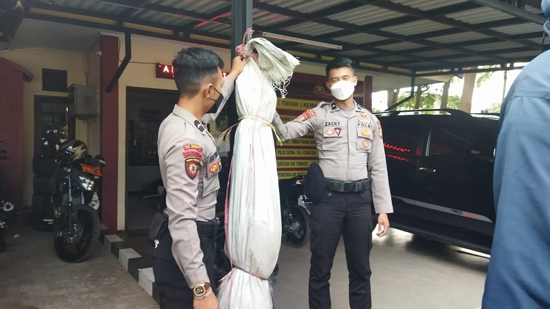 Boneka Pocong Dipasang di Tempat Gelap, Pengendara di KBB Ketakutan