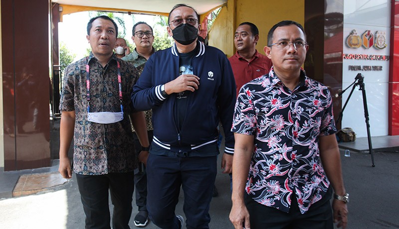 Dirut PT LIB Akhmad Hadian Lukita Diperiksa sebagai Tersangka - Bagian 2