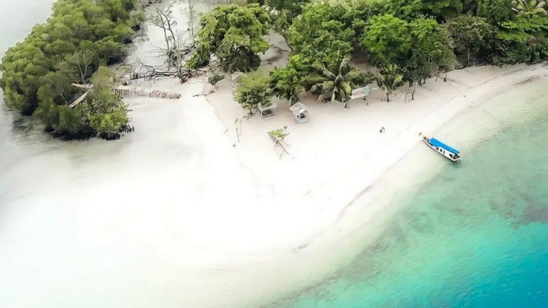 Pantai Pasir Putih Lampung