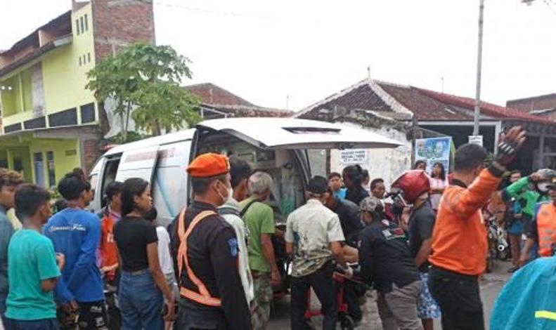 title Tragis, Pejalan Kaki Tersambar KA Dharmawangsa di Jalur Jerakah-Semarang Poncol Tragis, Pejalan Kaki Tersambar KA Dharmawangsa di Jalur Jerakah-Semarang Poncol