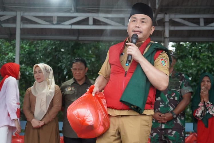 Disambut Antusias, Gubernur Kalteng Buka Pasar Penyeimbang di Kabupaten Kapuas