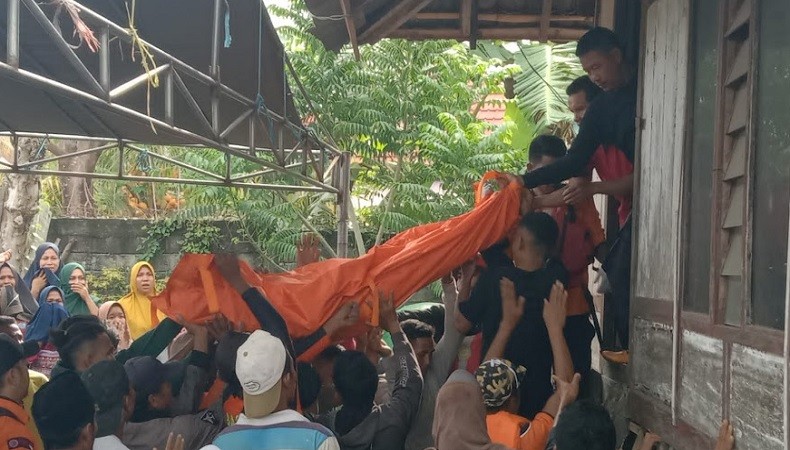 title Terseret Banjir saat Melintas di Jembatan, Warga Dompu Ditemukan Tewas Terseret Banjir saat Melintas di Jembatan, Warga Dompu Ditemukan Tewas