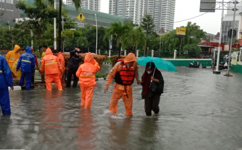 8 Ruas Jalan Di Jakarta Tergenang Usai Hujan Deras, Terbanyak Di Jakbar